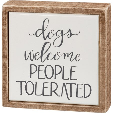 Box Sign Dogs Welcome